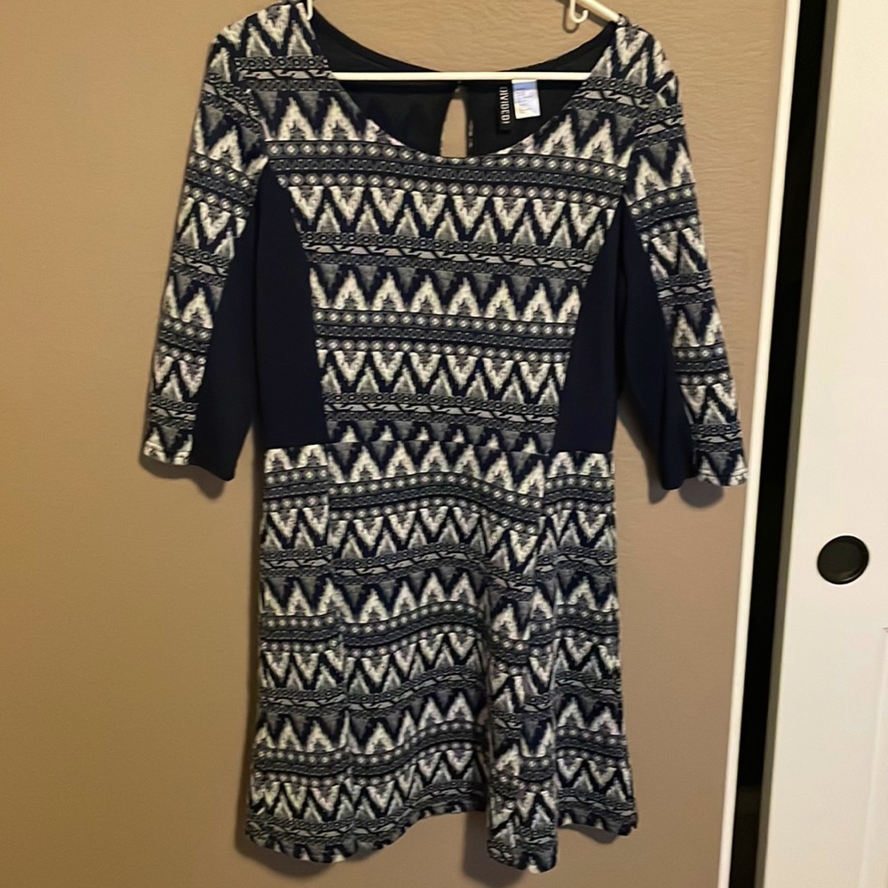 This is a dress size 12 from H&M the colors are black grey and white.
